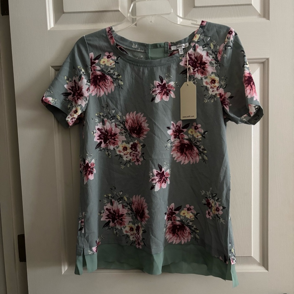 NWT JODIFL Green Floral Short Sleeve top